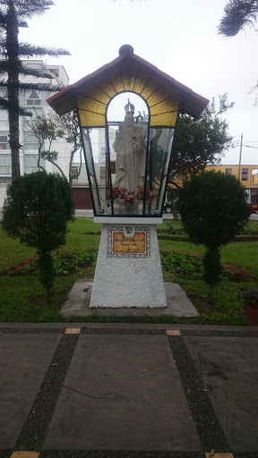 Virgen Parque Perú