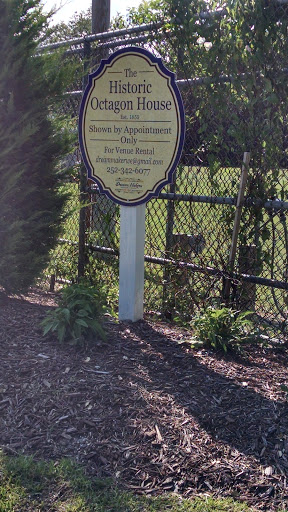 Octagon House