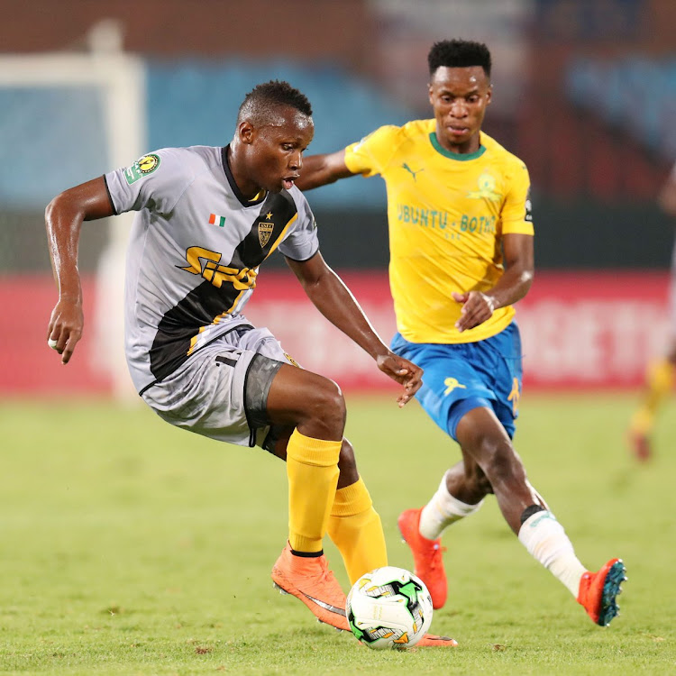 Mamelodi Sundowns' attacking midfielder Themba Zwane (R) had a brilliant game.