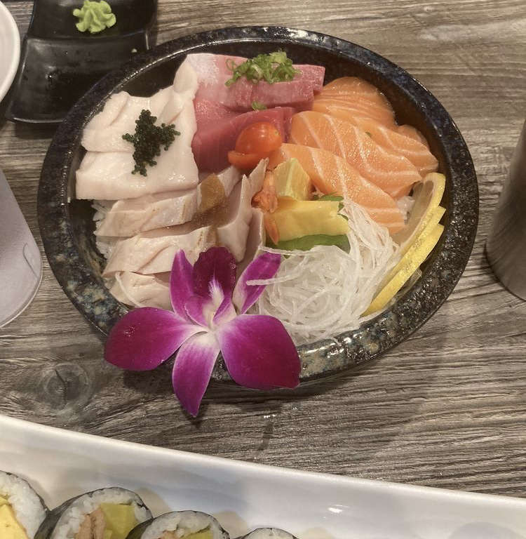 Chirashi bowl