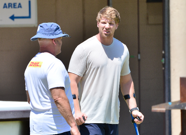 Stormers head coach John Dobson chats with injured Evan Roos during the team's training session at their High Performance Centre. Picture: Grant Pitcher/Gallo Images