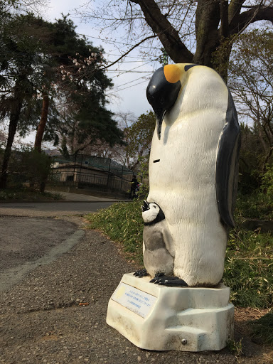 ペンギン像