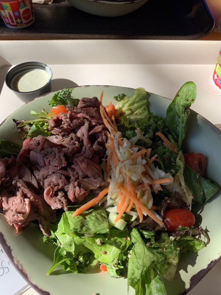 Beef bowl with lettuce and creamy herb dressing- delicious!