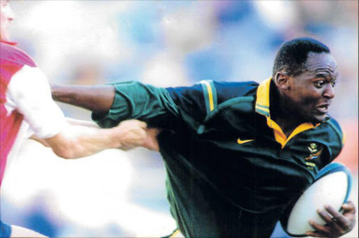 Thando Manana was the third African to play for the Springboks, making his debut in 2000 against Argentina A. His journey was a remarkable one – rejected by his father he made his way from the streets of New Brighton, PE, to representing Eastern Province at Craven Week and finally SA. In this excerpt from Being A Black Springbok – The Thando Manana Story by Sibusiso Mjikeliso, Manana recalls how, not long after his Bok debut, it felt as if he was being squeezed out. The story picks up at the end of the 2001 season…