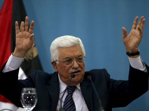 Palestinian President Mahmoud Abbas gestures as he speaks to the media in the West Bank city of Ramallah January 23, 2016. /REUTERS