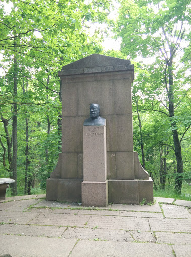 Ernst Bergmann Monument