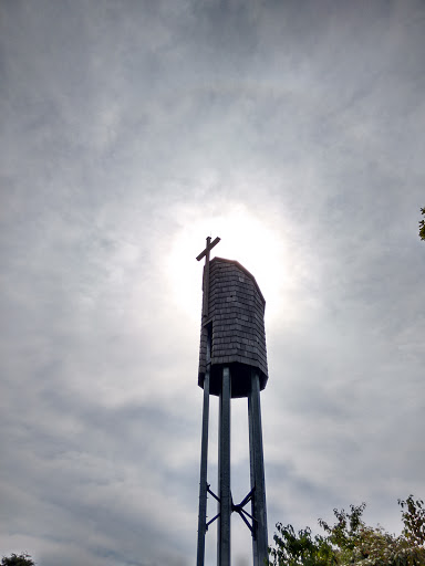 Glockenturm auf dem Friedhof 