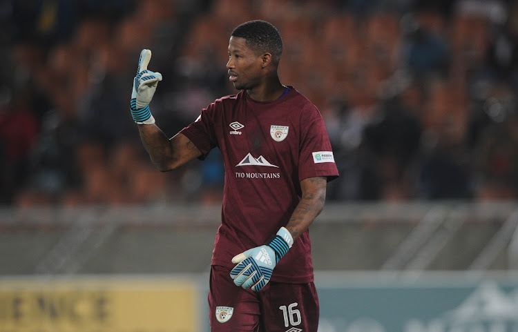 Namibian goalkeeper Virgil Vries has parted ways with Premier Soccer League club Baroka FC after the arrival of Zimbabwe Goalkeeper of the Year Elvis Chipezeze.