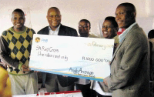 GENEROUS GIFT: Provincial and Local Government Minister Sicelo Shiceka, left, and Anglo American South Africa's head, Kuseni Dlamini, with representatives of the South African Red CrossGENEROUS GIFT: Provincial and Local Government Minister Sicelo Shiceka, left, and Anglo American South Africa's head, Kuseni Dlamini, with representatives of the South African Red CrossGENEROUS GIFT: Provincial and Local Government Minister Sicelo Shiceka, left, and Anglo American South Africa's head, Kuseni Dlamini, with representatives of the South African Red Cross. © Unknown.