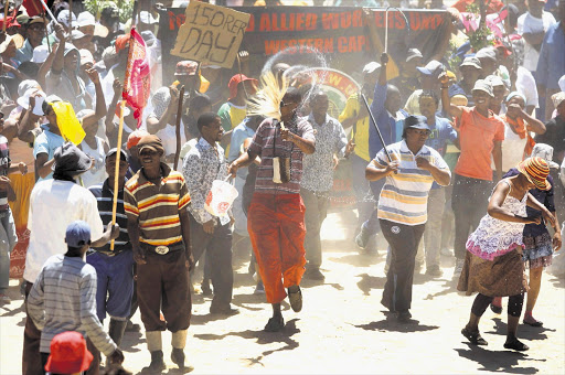Farm workers march to De Doorns sportsfield where Cosatu officials addressed them. File photo.