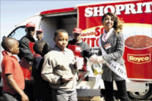 24 JUNE 2009 MMO -- Miss Teen Kopano Mocwane during Shoprite expands feeding programme countrywide to fight hunger and malnutrition at Kaalfontein primary school . PHOTO MOHAU MOFOKENG