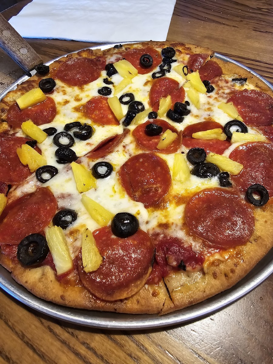 GF Pizza w/ Pepperoni, pineapple, and black olive