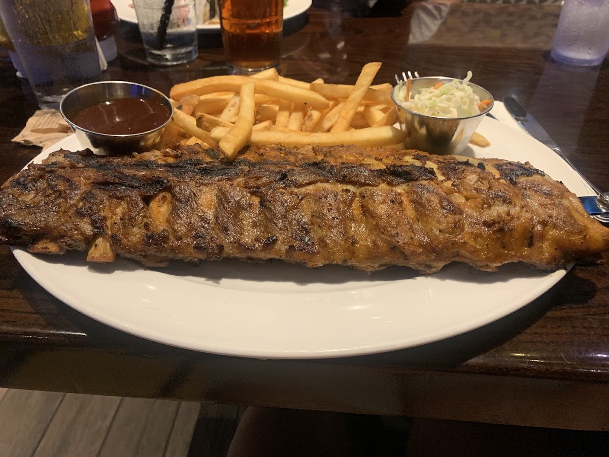 Ribs with fries