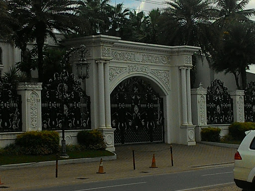 Gerbang Istana Haji Ijay