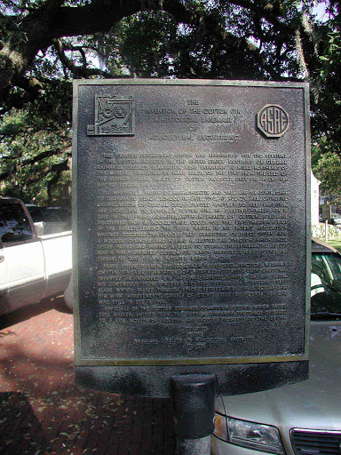 This creative development which was responsible for the survival of the cotton industry in the United States occurred on General Nathaniel Greene´s plantation near Savannah 10 miles northeast of...