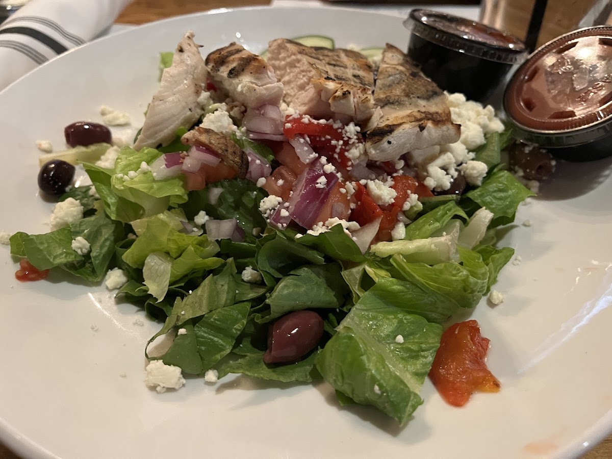 Mediterannean Salad with Chicken and Raspberry Vinegrette