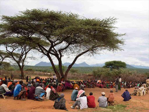 Samburu residents attend a security meeting called by government officials in Baragoi town where policemen were killed in an ambush by cattle raiders in the remote northern region of Samburu district, November 14, 2012. /REUTERS