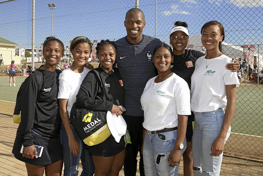 Sarah Baartman and Eastern Cape under-21 netball players posing with long jump star Luvo Manyonga at the Spar National Championships in Port Elizabeth.