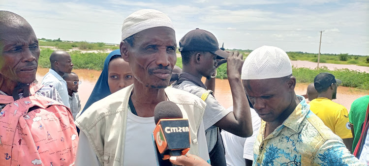 Osman Magabo a resident of Madogo speaking to the press at Kona Punda area.