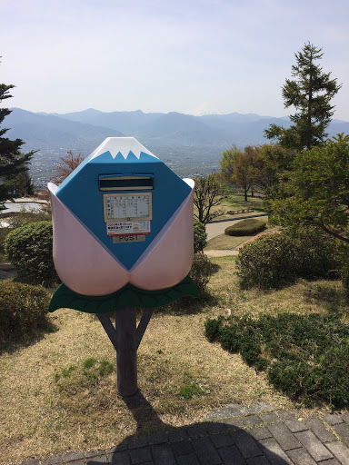 桃と富士山の郵便ポスト
