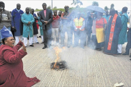 IN REMEMBRANCE: Transport HOD Chris Hlabisa, Ukhozi DJ Ngizwe Mchunu and truck drivers and clerics met at Marrianhill toll plaza to pray after a horrific accident at Harrismith yesterday between a minibus taxi and a truck that claimed the lives of 30 people. Photo: Zingisa Hlathi