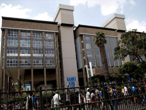 A general view shows people walking past the Central Bank of Kenya headquarters building along Haile Selassie avenue in Nairobi, on October 9, 2017. /REUTERS