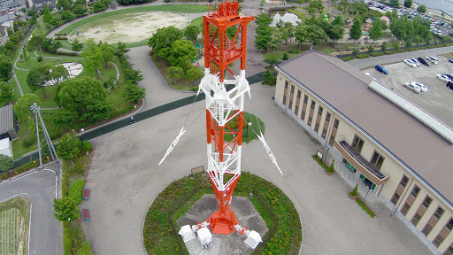 依佐美鉄塔の記念塔