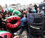 Pro-Palestinian activists clash with police, as they try to embark on a ferry to protest G7 meeting on Capri Island, at a port in Naples, Italy, April 19, 2024. 