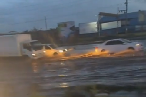 Screengrab of flooded section of road between Athi River Interchange and Sabaki on Mombasa Road, April 24, 2024.