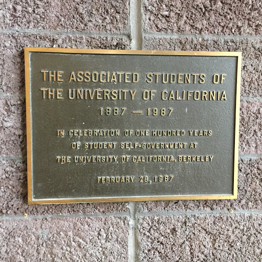 THE ASSOCIATED STUDENTS OF  THE UNIVERSITY OF CALIFORNIA  1887-1987  IN CELEBRATION OF ONE HUNDRED YEARS  OE STUDENT SELF-GOVERNMENT AT  THE UNIVERSITY OF CALIFORNIA BERKELEY  FEBRUARY 28, 1987