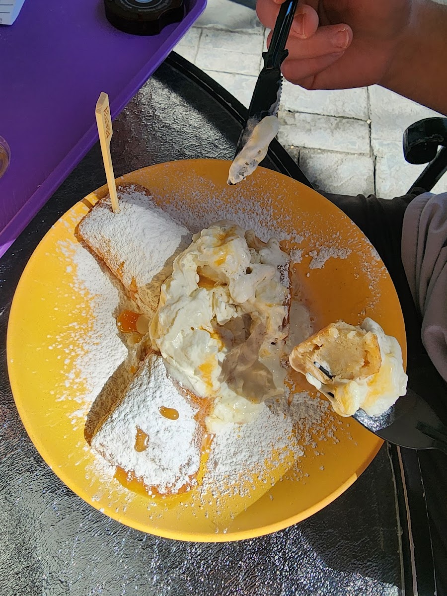 GF beignet sundae