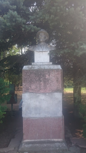 Памятник МичуринУ