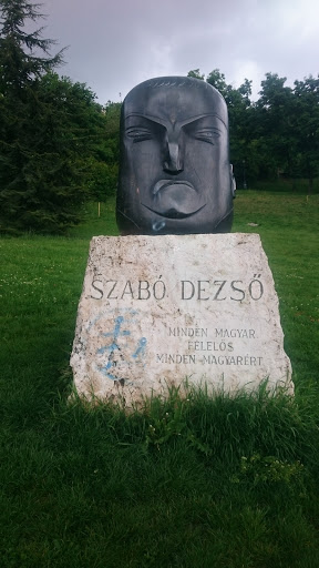 Szabó Dezső szobra