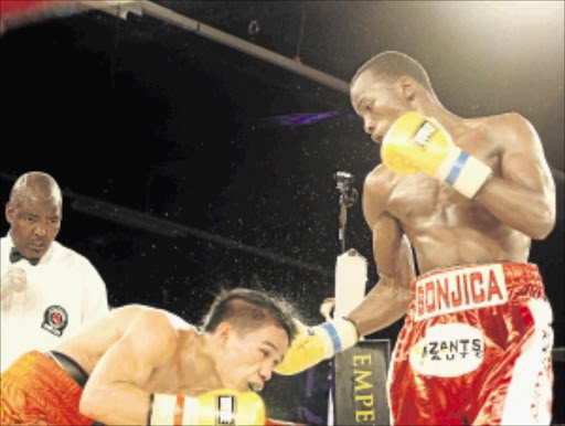 BLOW: Thabo Sonjica, right, hits Roli Gasca of Philippines at Emperors Palace in Kempton Park on the East Rand PHOTO: ANTONIO MUCHAVE