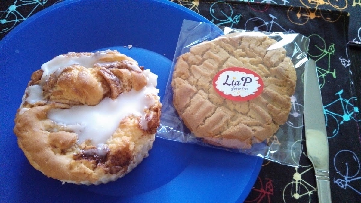 Butter cookie and cinnamon roll.