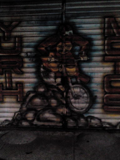 Arte Grafite Motoqueiro da Porta