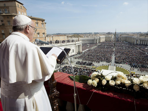 Pope Francis delivers the Urbi et Orbi benediction at the end of the Easter Mass in Saint Peter's Square at the Vatican March 27, 2016. Photo/REUTERS