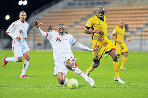 FIRED UP: Mokete Tsotetsi, seen lunging for the ball during his days playing for Roses United FC – and now assistant coach for EC Bees – is excited about his team’s encounter with Orlando Pirates this weekend Picture: GALLO IMAGES