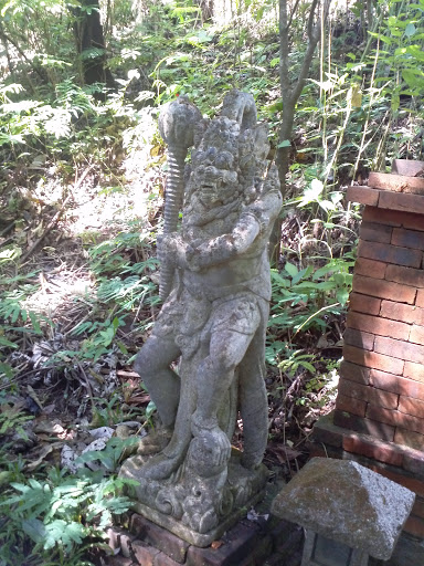 guardian statue