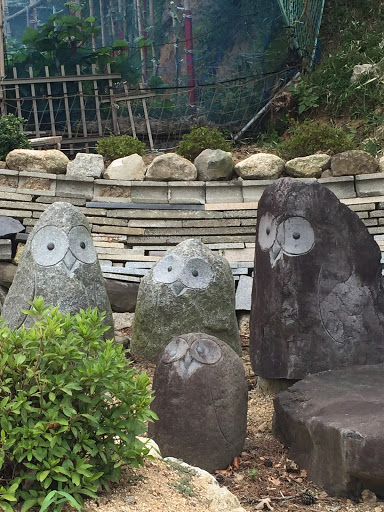 フクロウの石像