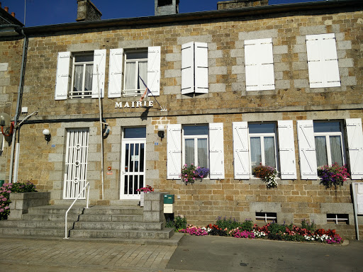 Sens De Bretagne, Mairie