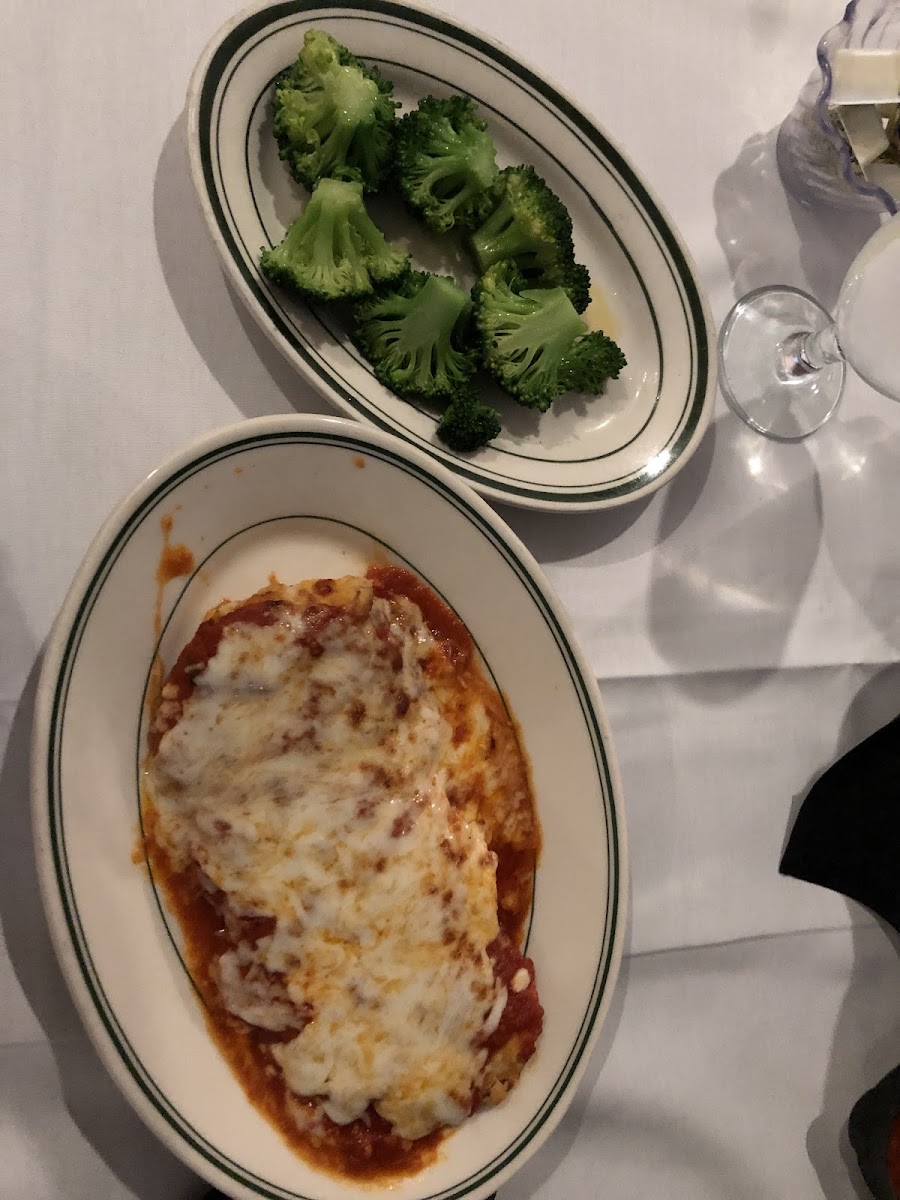 Gf chicken Parmesan and broccoli with water