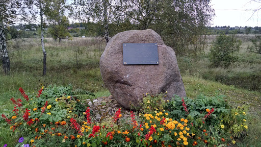Памятный камень в Дубровке
