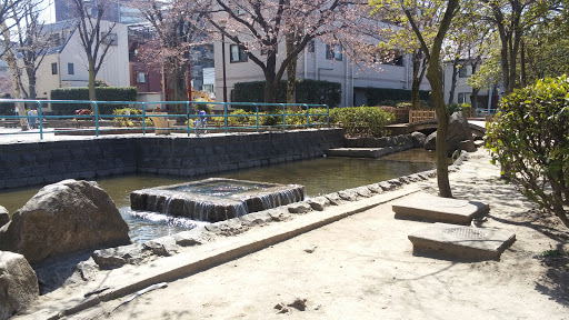 梅田亀田公園の水路