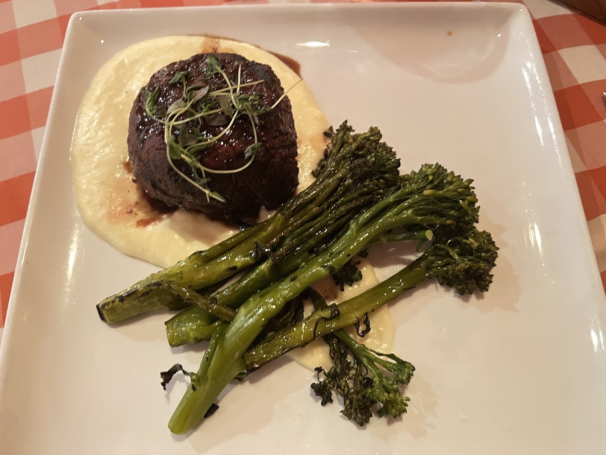 Filet Mignon with mashed potatoes and broccoli