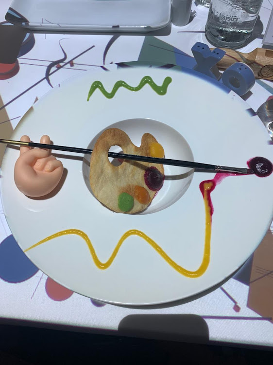 Le Petit Chef brings out the guests' creative sides with an edible artist palette.