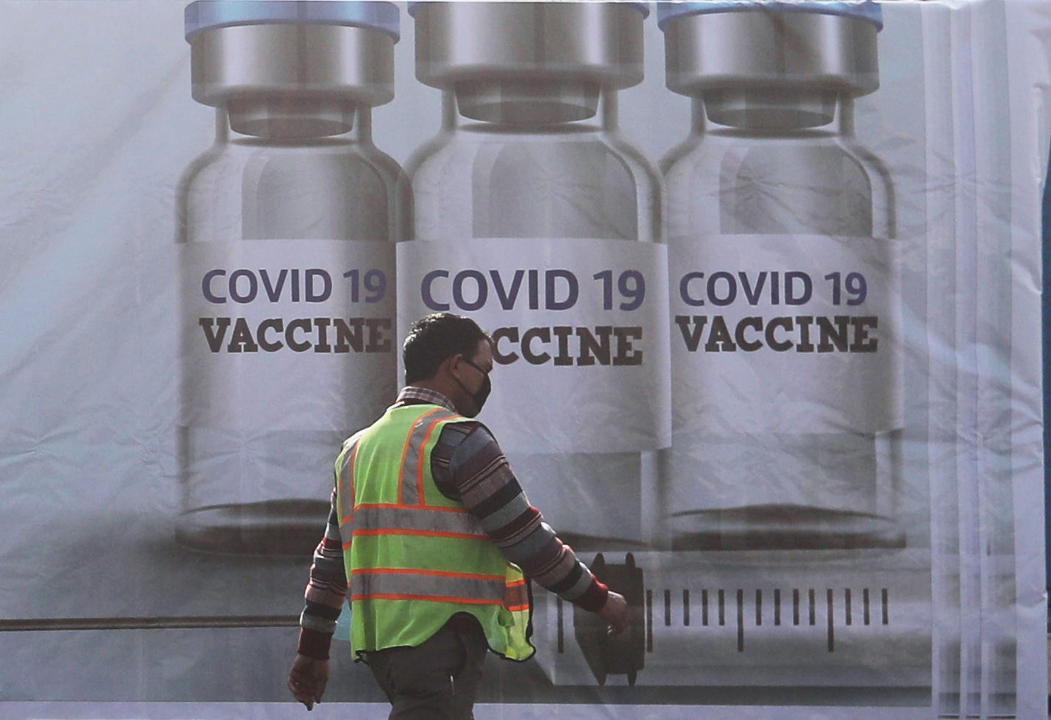 COVID-19 vaccination: Many doctors in government hospitals in Delhi refuse Covaxin