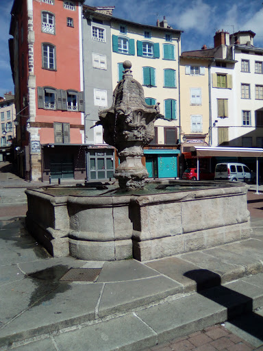 Fontaine De La Place du Plot