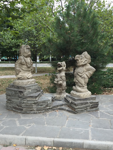 Фигуры в парке
