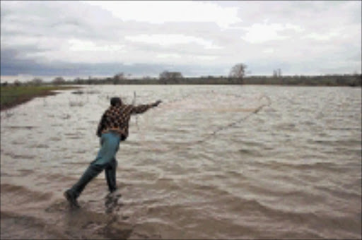 NOT SAFE: Officials are checking whether fishermen at Nandoni Dam in Limpopo are using poison to increase their catches.Pic: CHESTER MAKANA. 19/10/2009. © Sowetan.